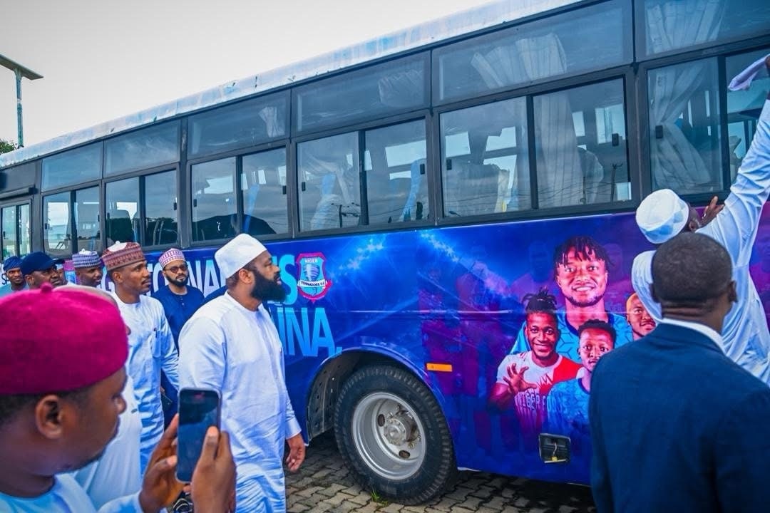Bago Donates 40-Seater Bus to Niger Tornadoes FC